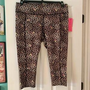 New With Tags Plus Betsey Johnson Performance Floral Leopard Print Capri Legging